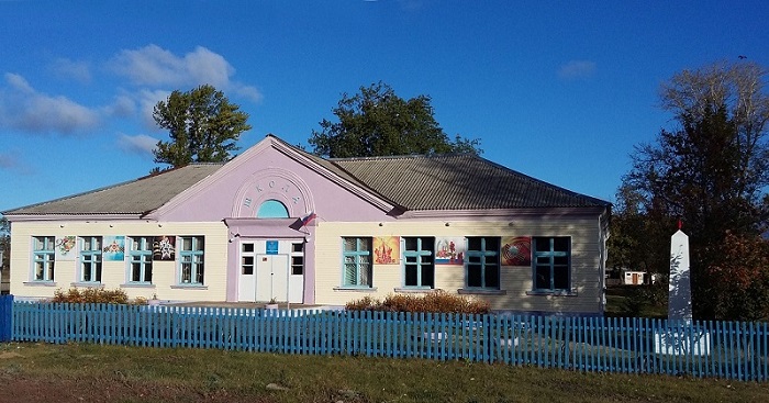 Здание школы расположенное по адресу ул. Первомайская до.1